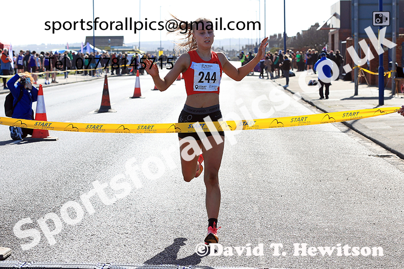 Womens under-17s 5k, 2025 Northern 12 and 6 Stage Road Relays and Junior 5k, Redcar. Photo: David T. Hewitson/Sports for All Pics